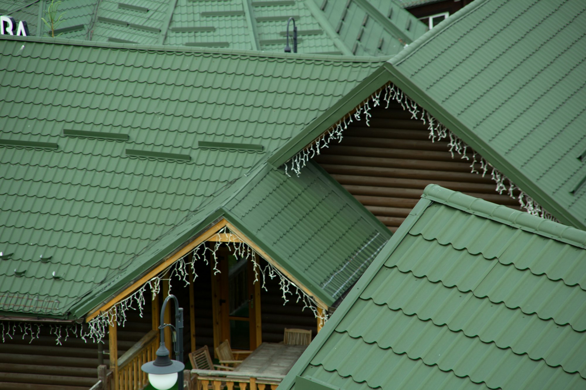 Green roofing with metal tiles